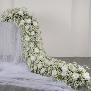 Runner di fiori Baby Breath, ghirlanda di fiori per ricevimento di nozze, fila di fiori da tavolo con rose avorio, centrotavola per matrimonio per decorazioni per feste/addio al nubilato