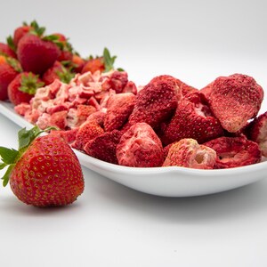 Freeze Dried Strawberries, 100% Natural, Ice Cream Toppings, Freeze Dried Snacks, Vegan Fruit Snacks, Kids Healthy Snacks, Smoothie Garnish