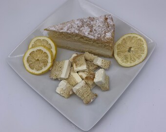 Freeze Dried Italian Lemon Cake, ce Cream Topping, Cake Crumble, Preserved Cakes, Freeze Dried Snacks, Cake Decorating, Sweet Treats