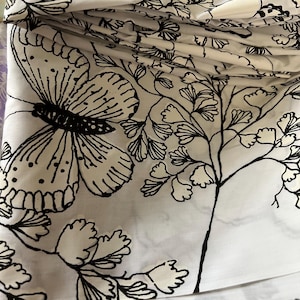 Ferns N&#39; Butters II van Zuzek: met de hand bedrukte stof Key West in zwart-wit