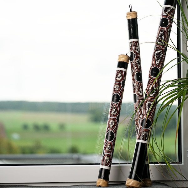 Bastone della pioggia in bambù dipinto a mano in tre lunghezze