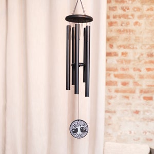 Campanello a vento con elemento decorativo di design in nero o bronzo