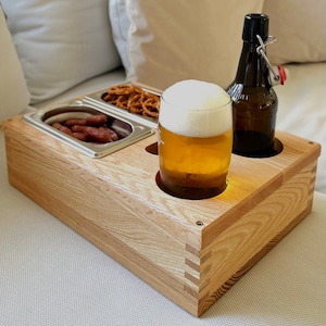 The Sofa Butler - Il regalo perfetto - Vassoio per divano - Cassa di birra - Bar in rovere NUOVO