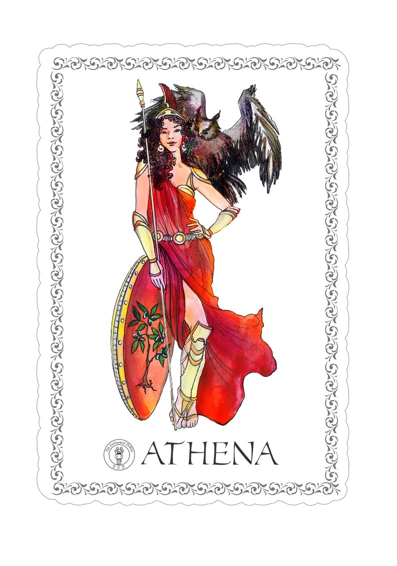 Puede incluir: Una ilustraci&oacute;n de acuarela de Atenea, la diosa griega de la sabidur&iacute;a y la guerra. Se la representa con una lanza, un escudo y un b&uacute;ho posado en su hombro. El escudo presenta un olivo estilizado. La imagen est&aacute; enmarcada con un borde decorativo e incluye el texto "ATHENA".
