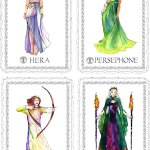 Puede incluir: Cuatro cartas ilustradas con diosas griegas. Cada carta tiene un fondo blanco con un borde decorativo. La primera carta presenta a Hera, la segunda a Pers&eacute;fone, la tercera a Artemisa y la cuarta a H&eacute;cate.