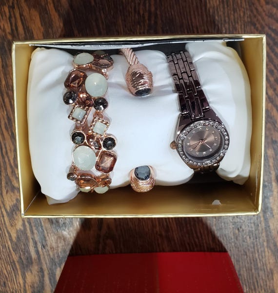 Watch & 2 Bracelets Women Gift Set, Quartz Rhinestone Rose  display picture 1