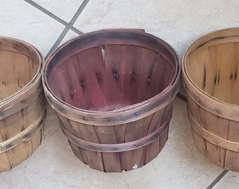 Primitive Wood 3 Produce 2-Quart Baskets Farmhouse Decor 5 X 7 Mixed Colors, Collectible.