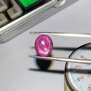 Fantastisk AAA++ högkvalitativ naturlig röd rubin stjärna cabochon lös ädelsten för tillverkning av hängen och ringar slätpolerad 9x7,5 MM 4,55 ct