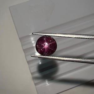 Cabochon rotondo di rubino stellato rosso naturale, 8 mm, 4,20 ct. Rubino stellato a sei raggi, gemma artigianale, rubino sciolto, rubino stellato rosso, gioielli Silversmith
