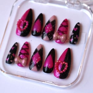 Draculaura press-on nails Monster High
