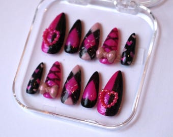 Draculaura press-on nails Monster High