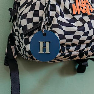 Llavero con inicial personalizado, disco, mochila escolar, etiqueta para bolso, etiqueta para equipaje, regalo para amigos, llavero con nombre