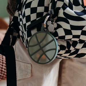 Porte-clés personnalisé de basket-ball | Étiquette pour sac en acrylique | Porte-clés tricolore | Porte-clés prénom cartable