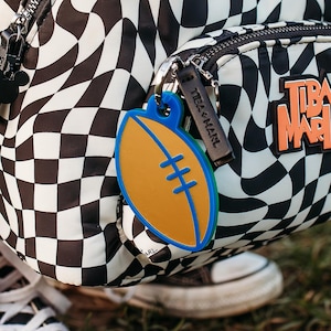 Porte-clés personnalisé ballon de rugby – Superposition | Étiquette pour sac en acrylique | Porte-clés tricolore | Porte-clés prénom cartable