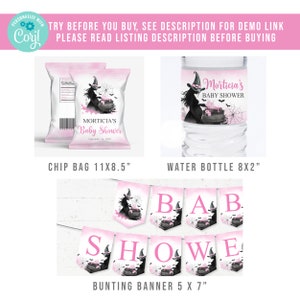 Puede incluir: Un conjunto de imprimibles para fiesta de baby shower en rosa y negro con una bruja, un caldero y murci&eacute;lagos. El conjunto incluye una etiqueta para bolsa de patatas fritas, una etiqueta para botella de agua y una pancarta de banderines. El texto en las etiquetas dice "Baby Shower de Morticia". La pancarta de banderines deletrea "Baby Shower".