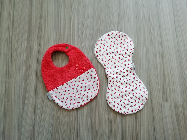 Baby bib spongeshoulder protector Meal meal Gift birth red fruits