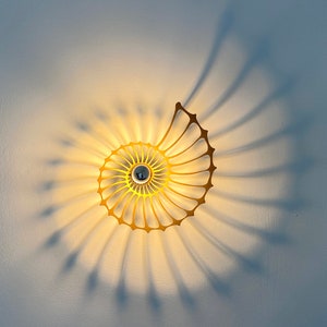 LED, Nautilus, wall light with shadow cast made of wood, warm white image 1