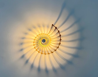 LED Nautilus, aplique con sombra de madera, blanco cálido