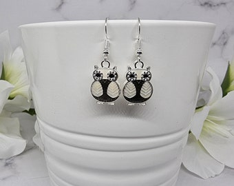 Boucles D'Oreilles Pendantes Motif Chouettes Colorées - Résine Et Alliage - Attaches Antiallergiques - Neuf