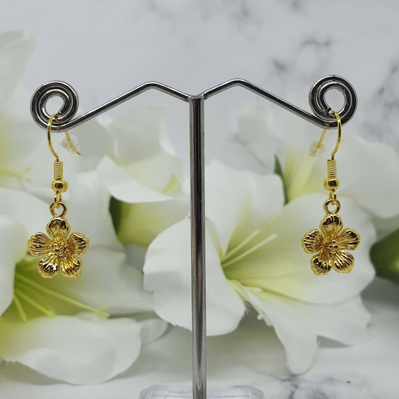 14k Yellow Gold Round Red Stone Flower Design Stud Earrings 1.60g Jewelry |  eBay