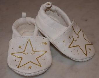 Chaussons cuir écologique origine France naturel souple bébé fille prénom fabrication française blanc or cadeau naissance noël anniversaire