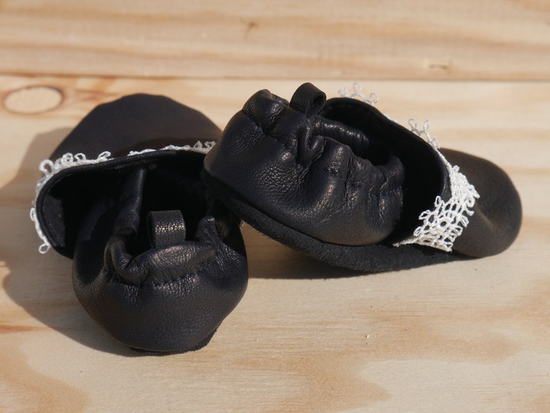 chaussons bébé cuir cérémonie baptême mariage dentelle fin souple léger fille blanc créatrice france image 4