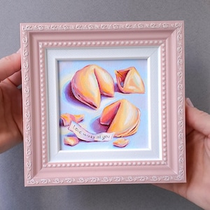 Pintura de biscoitos da sorte Pequena arte emoldurada Imagem original a óleo Biscoitos arte com citação de amor Biscoitos com mensagem Comida sobre tela Natureza morta sobremesa