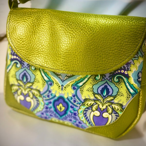 Sadie expandable base purse with shoulder strap. "Frog Prince" exterior with green vinyl accents.