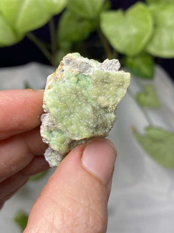 Vibrant Lustrous Arkansas Wavelite