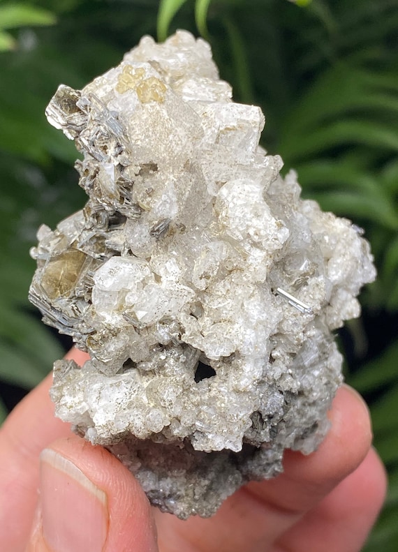 Calcite, Albite, Mica and Rutile