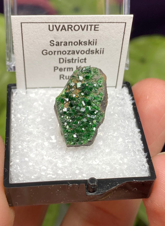 Vibrant Russia Uvarite Garnet Thumbnail