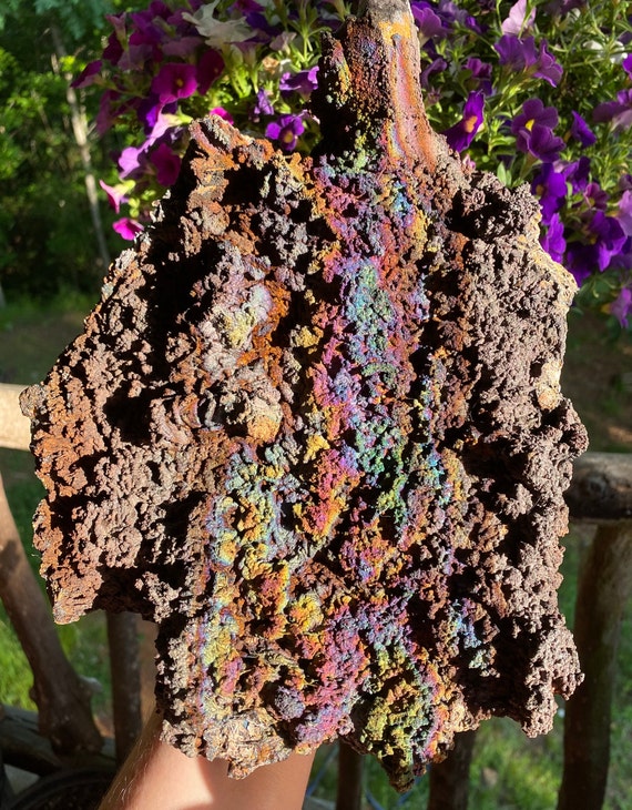 Quartz plate with Iridescent Hematite