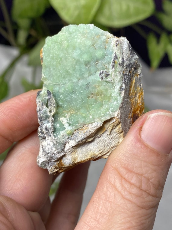 Vibrant Lustrous Arkansas Wavelite