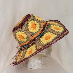 Ladie's sun hat. Beachwear. image 1