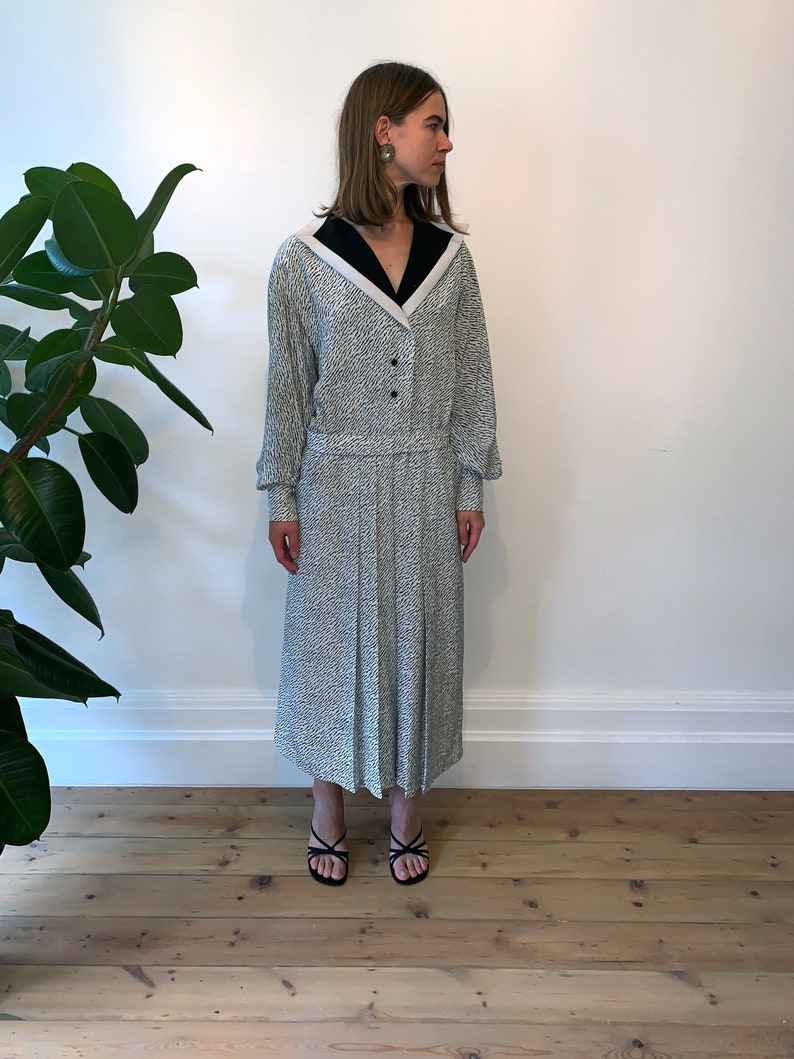 Vintage Drop Waist 1980/'s Printed Dress With Belt Detail and Bow