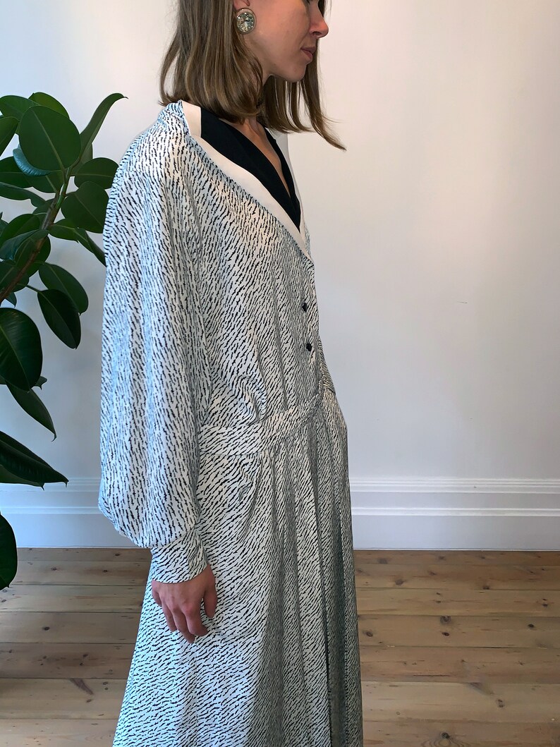 Vintage Drop Waist 1980/'s Printed Dress With Belt Detail and Bow