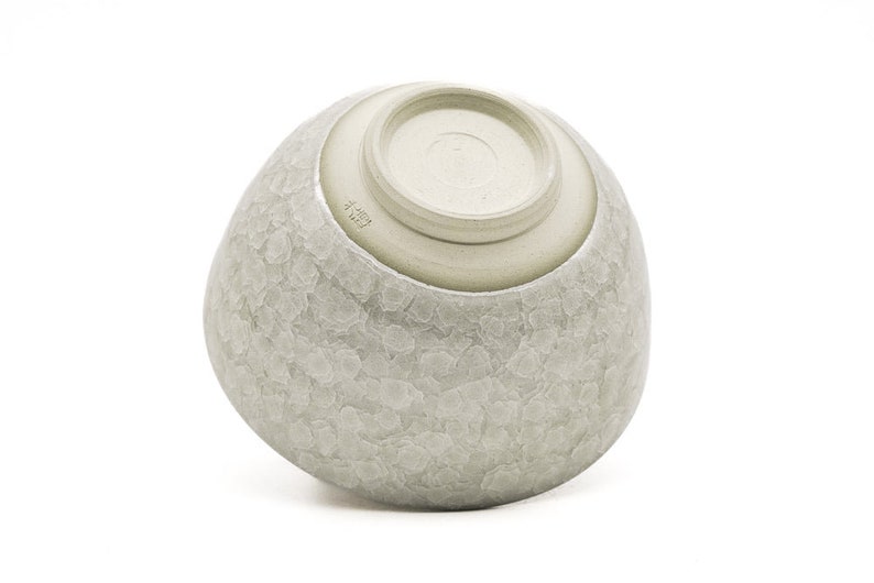 Japanese Matcha Bowl - Okayama Junzō - Grey-White Celadon Snowflake Glazed Chawan - Thumbnail 3