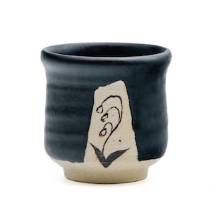 Japanische Teetasse - 加藤裕重 Katō Hiroshige - Lily Akazu-yaki Kuro-Oribe Yunomi - 150ml