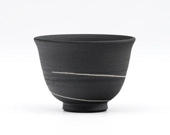 Japanese Teacup - 澤田朋大 Sawada Tomohiro - Black Spiraling Tokoname-yaki Yunomi - 130ml
