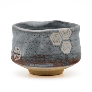 Japanese Matcha Bowl - 加藤裕重 Katō Hiroshige - Akazu-yaki Nezumi Shino Chawan