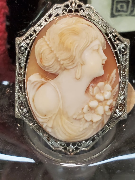 Vintage 14K Cameo Filigree Brooch - image 1