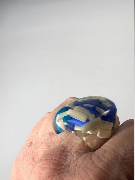 Foxy Mid-Century (1960) Vintage LUCITE ring - image 8