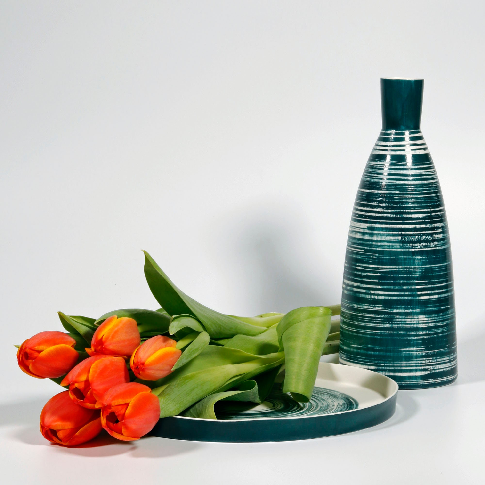 Grande Bouteille 920Ml/31Oz. ou Vase Blanc et Vert en Porcelaine Utilitaire Décoratif