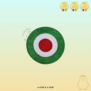 May include: A green, white, and red embroidered patch with a circle design. The patch is 6.3 cm in diameter.
