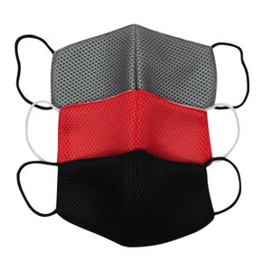 Könnte beinhalten: Drei Gesichtsmasken in Schwarz, Rot und Grau. Die Masken bestehen aus atmungsaktivem Netzmaterial und haben elastische Ohrschlaufen.