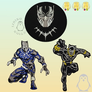 Può includere: Tre toppe ricamate da stirare con l'immagine di Black Panther. Una toppa è circolare con sfondo nero e una maschera e artigli di Black Panther bianchi. Le altre due toppe mostrano Black Panther in pose diverse, una inginocchiata e l'altra in piedi.