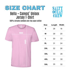 Puede incluir: Tabla de tallas para una camiseta de jersey unisex Bella + Canvas. La tabla muestra la longitud y el ancho en pulgadas para las tallas S a 5XL.