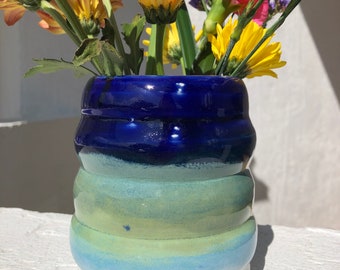 Vase ondulé bleu