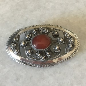 Zilveren antieke ovale broche. Halftransparante edelsteen Caramel Tone. Vintage retro-stijl broche voor dames. Handgemaakte tassenbroche voor oude kleding