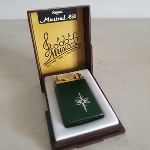 Vintage Royal Musical Gas Lighter. Model 680 Butane. Made in Japan. Green and Gold Finish in Original Box. Unused & Working Condition.